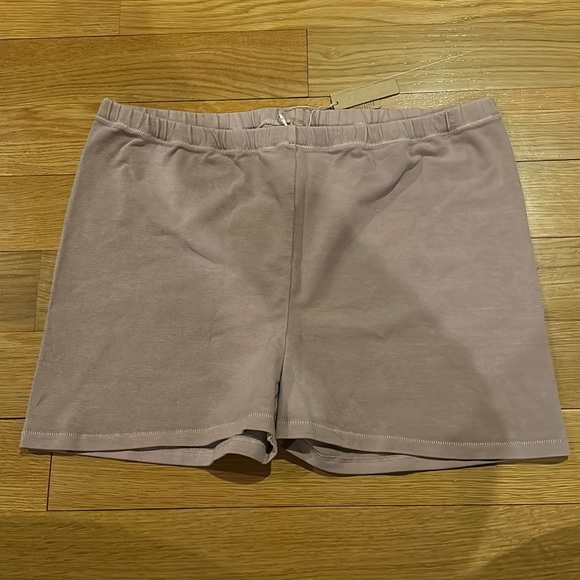 SKIMS OUTDOOR SHORT SHORT in Tigers Eye NEW - Picture 8 of 11